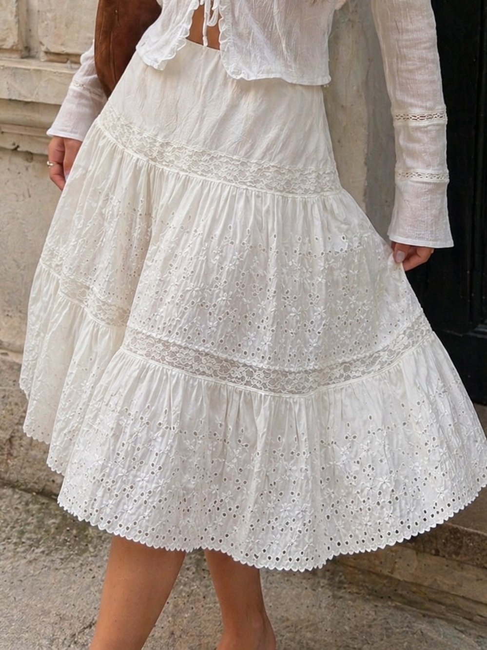 Vintage White Midi Skirt with Embroidered Lace Detailing
